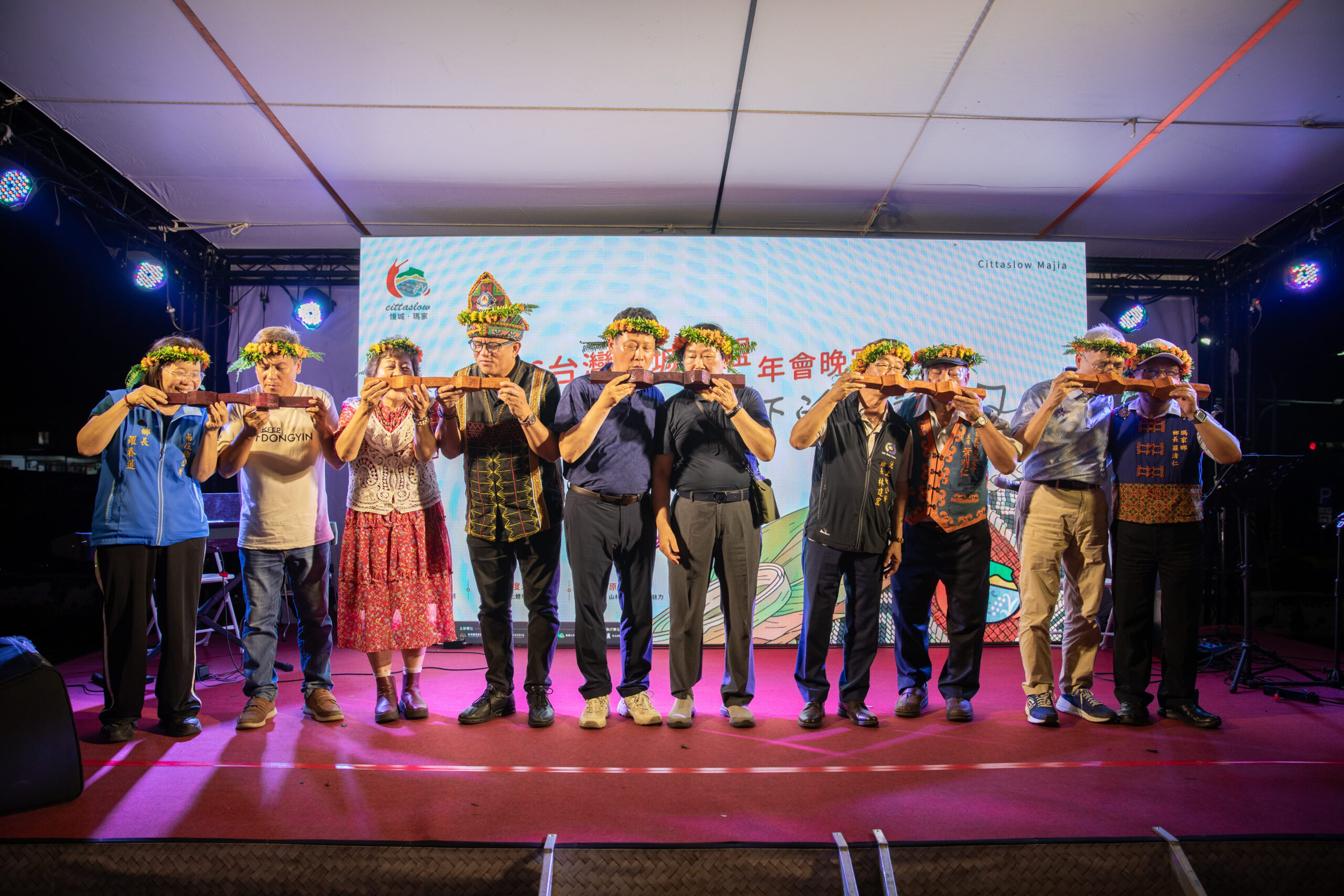 International guests share a traditional Indigenous drinking cup from Majia Township, symbolizing lasting friendship